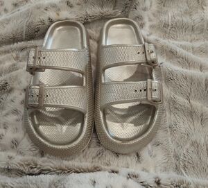 Womens Size Large 9/10 Plastic Slides  Silver With Rose Gold Undertones